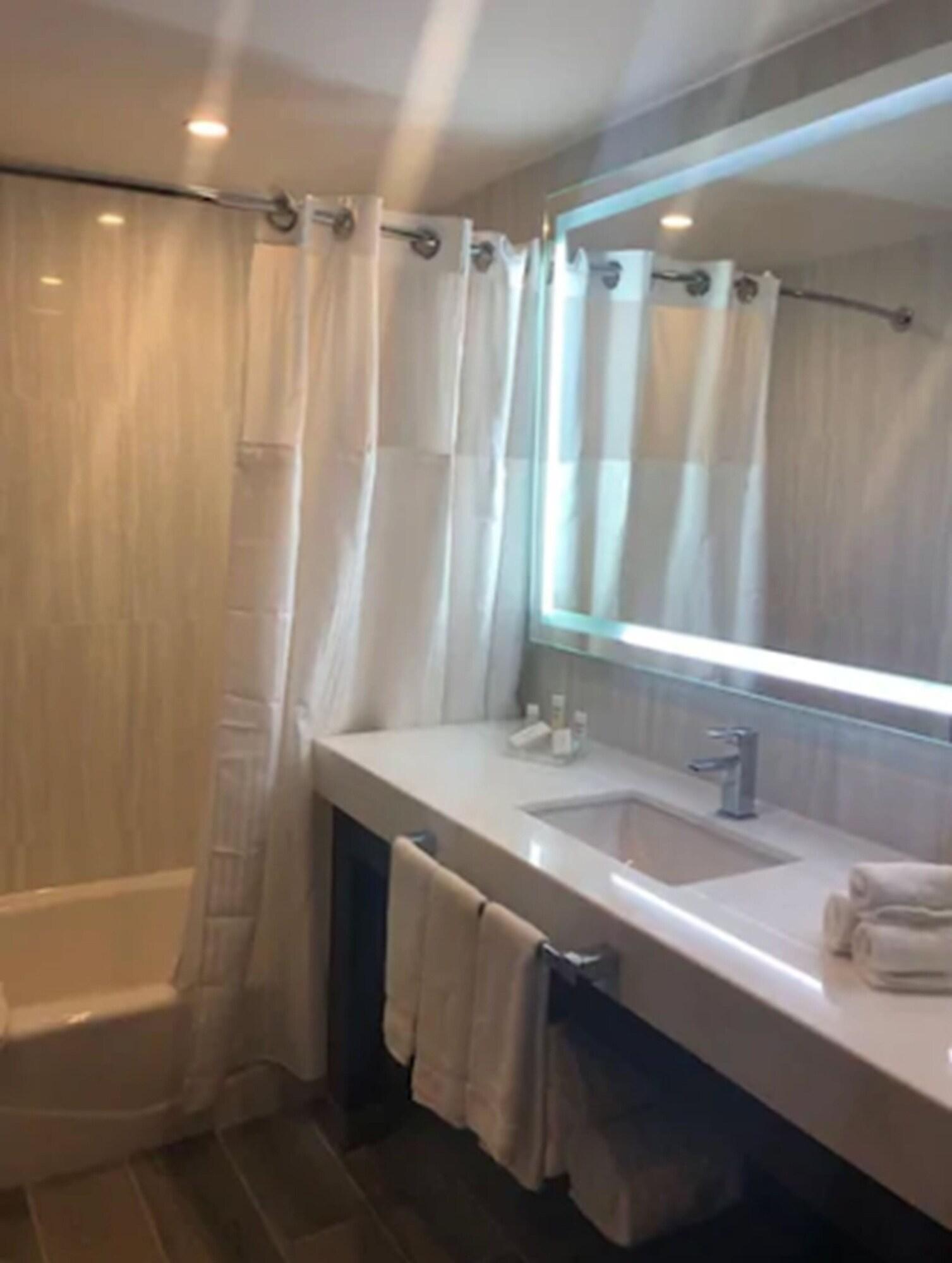 Hilton Garden Inn Саламанка Экстерьер фото
