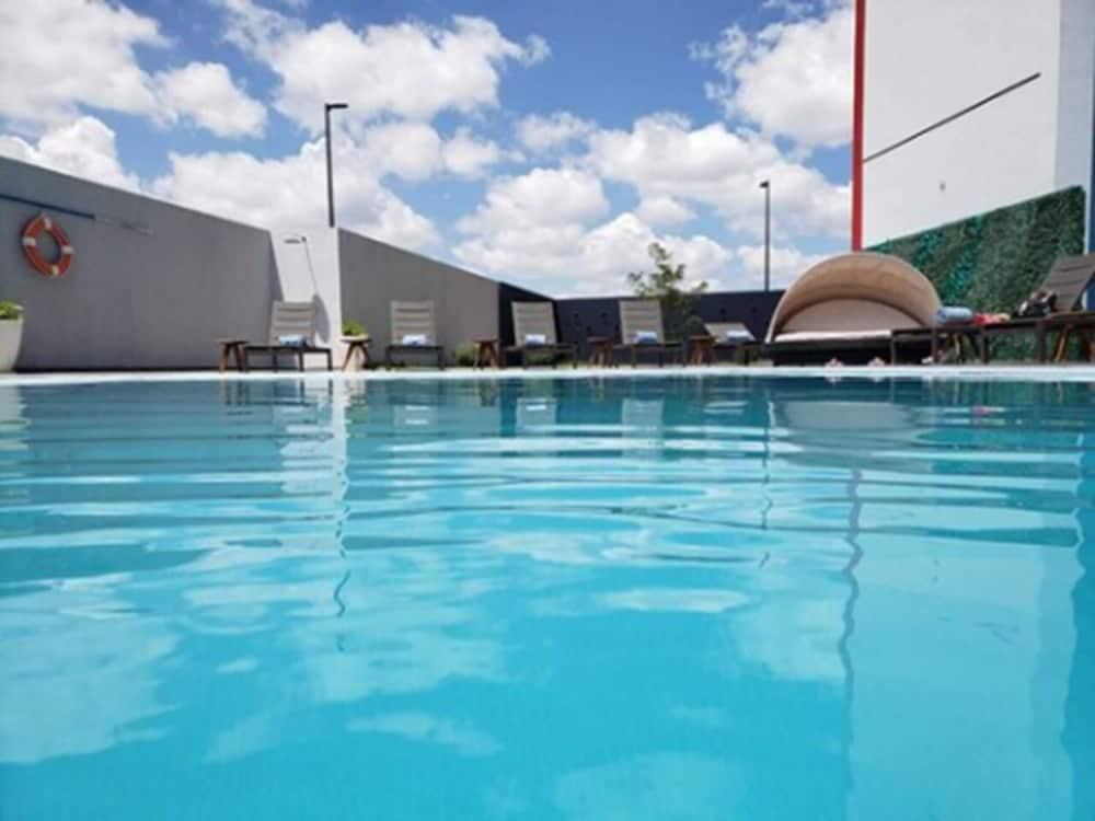 Hilton Garden Inn Саламанка Экстерьер фото