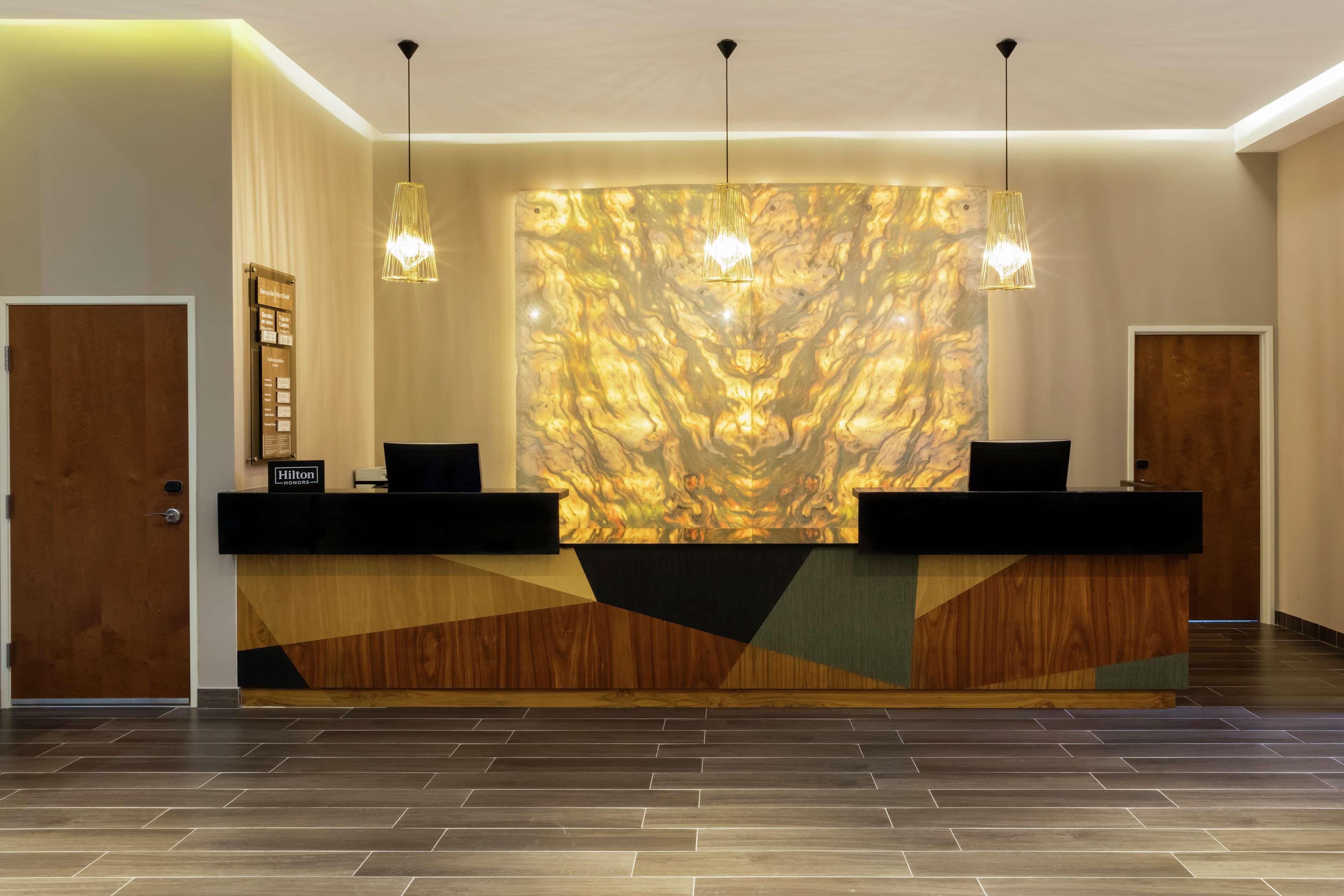 Hilton Garden Inn Саламанка Экстерьер фото