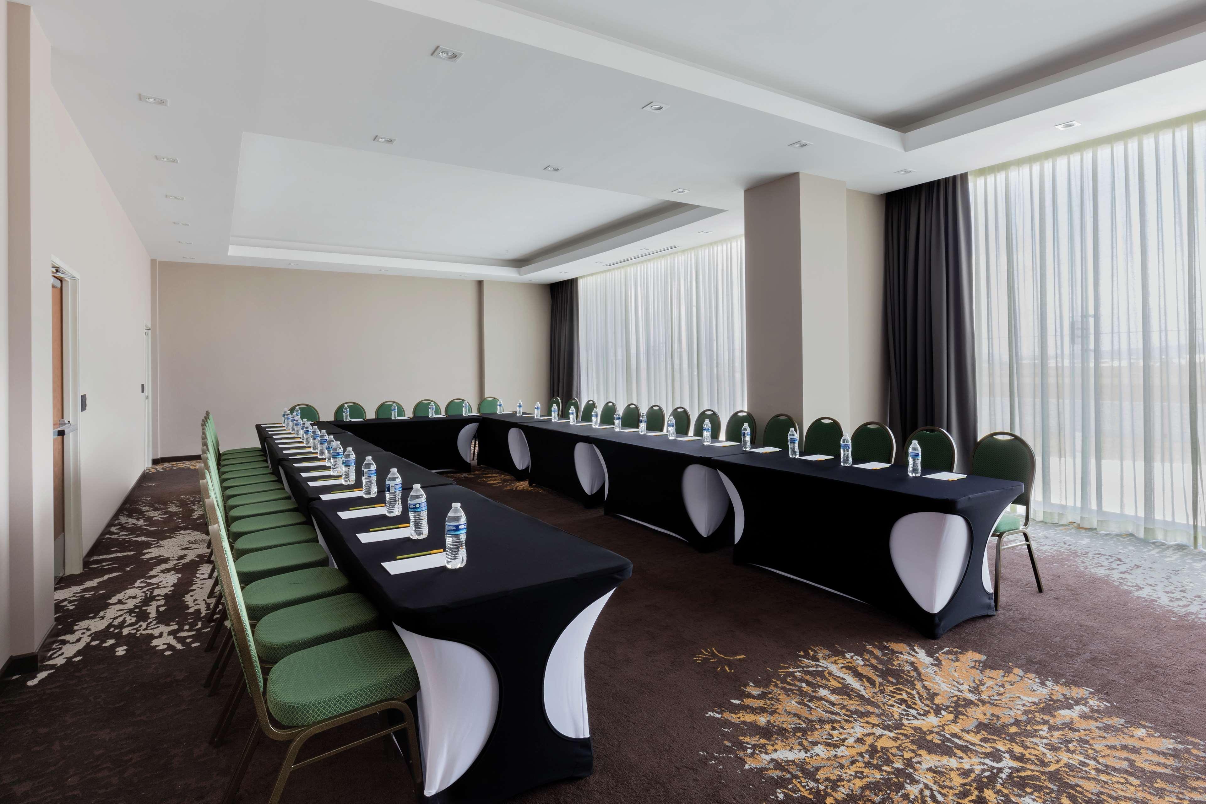 Hilton Garden Inn Саламанка Экстерьер фото
